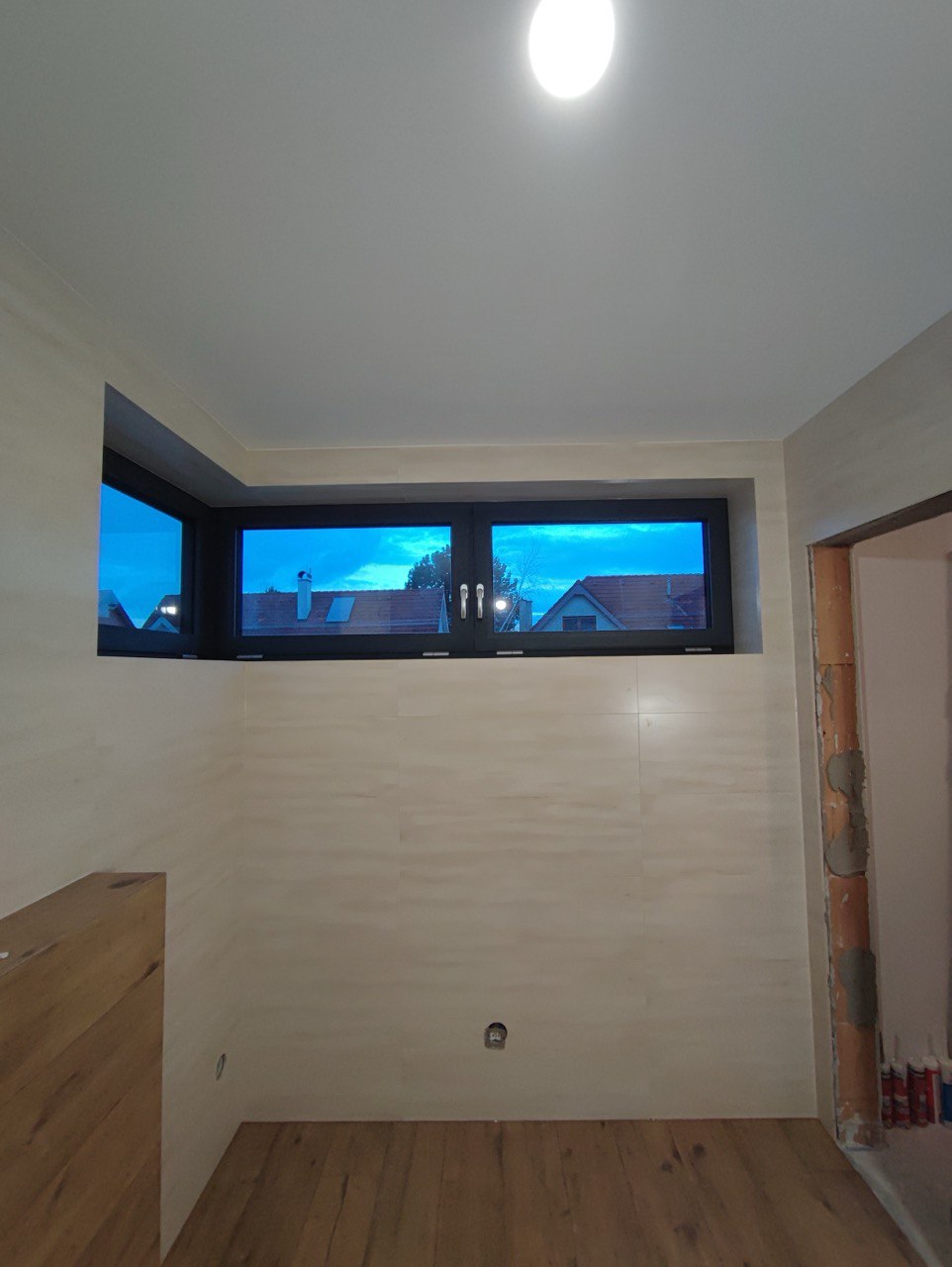 Moderná kúpeľňa s sprchou